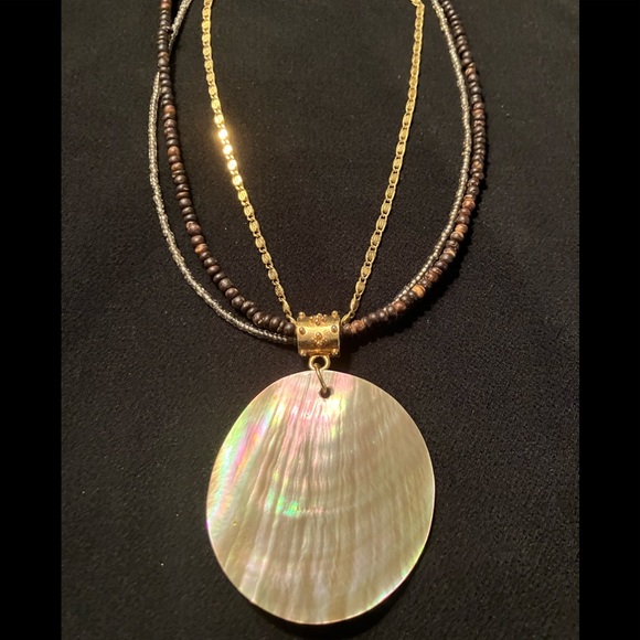 Jewelry - Lovely genuine mother of pearl necklace